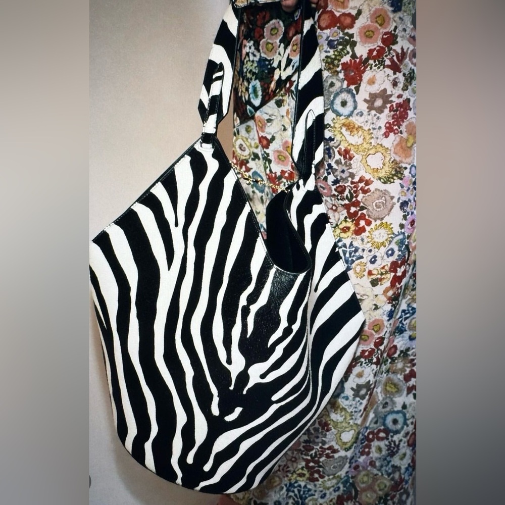 GIVENCHY Zebra Mohair Sweater (Oversized) - Picture 7 of 12